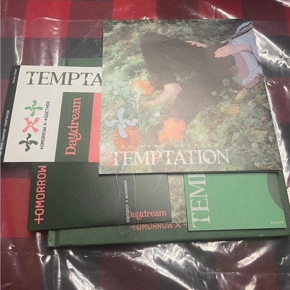TXT TEMPTATION ALBUM - Picture 2 of 4